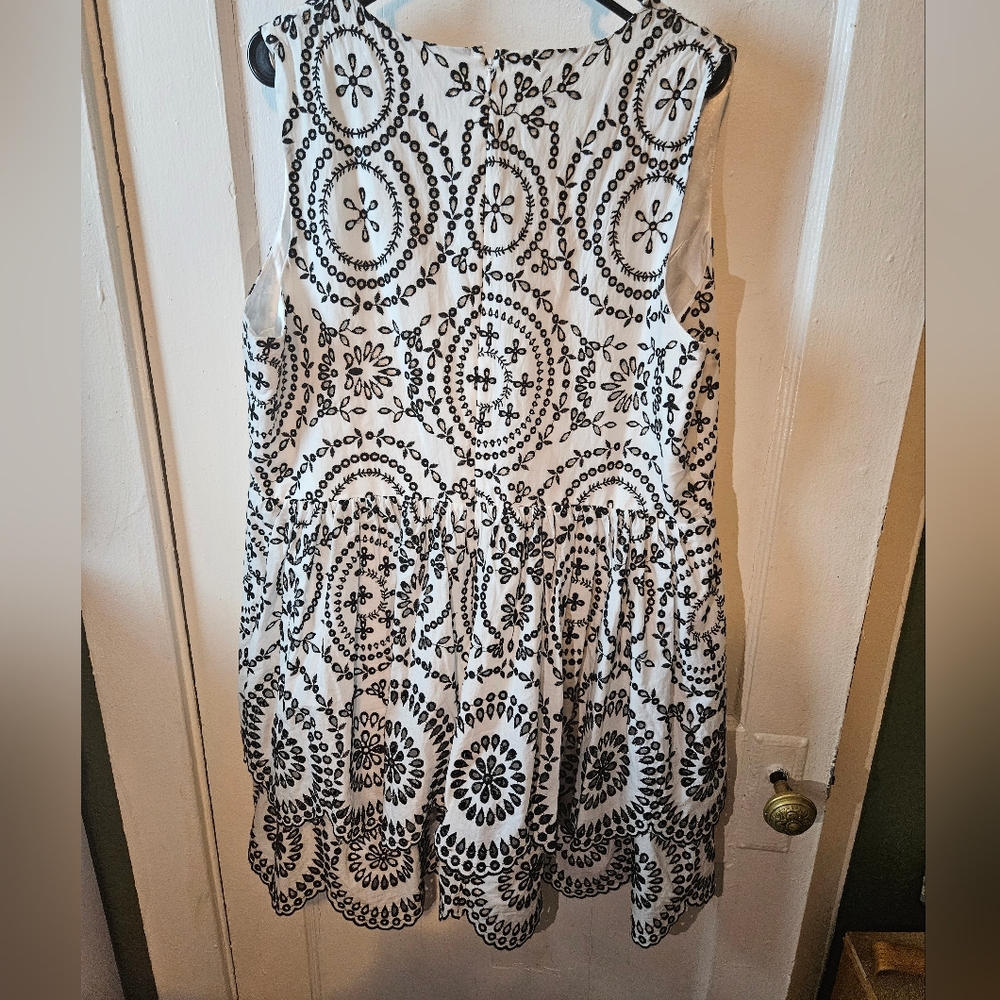 Express white/black embroidered dress - Picture 3 of 3